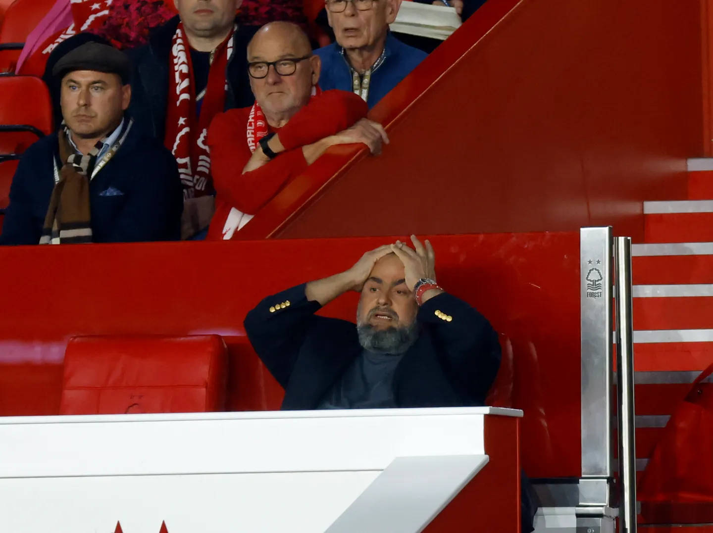  冲刺阶段欧联焦点战，纽卡斯尔门线救险，更衣室稳定，细节决定成败