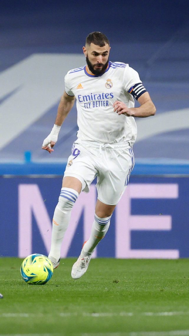  里尔训练开放日；赛后远射贴柱引欢呼；西甲在即；医务组通报恢复